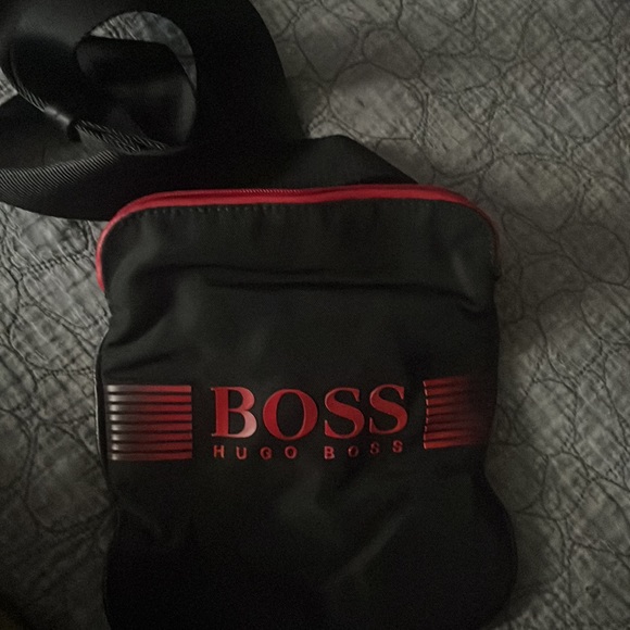 HugoBoss❤️🖤CrossBody ManPurse❤️🖤 - Picture 3 of 12